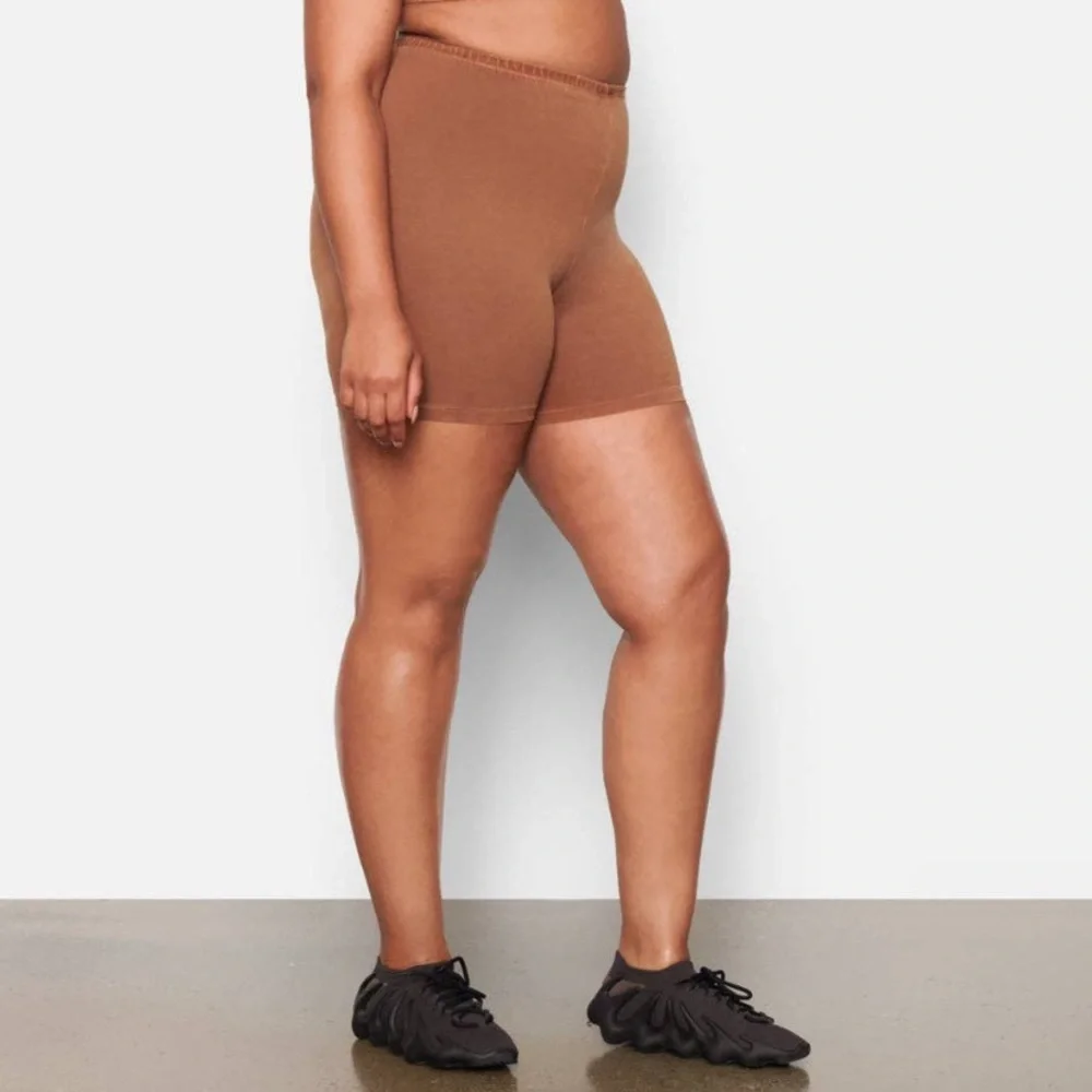 SKIMS, Outdoor Collection, Bike Shorts, Camel, Small - Picture 7 of 10